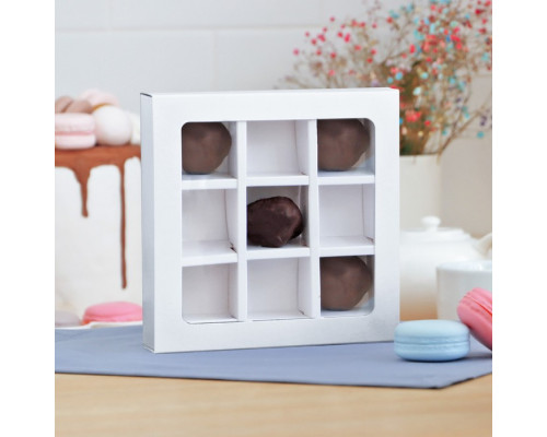 Коробка складная под 9 конфет, белая, 13,8 х 13,8 х 3,8 см СД
